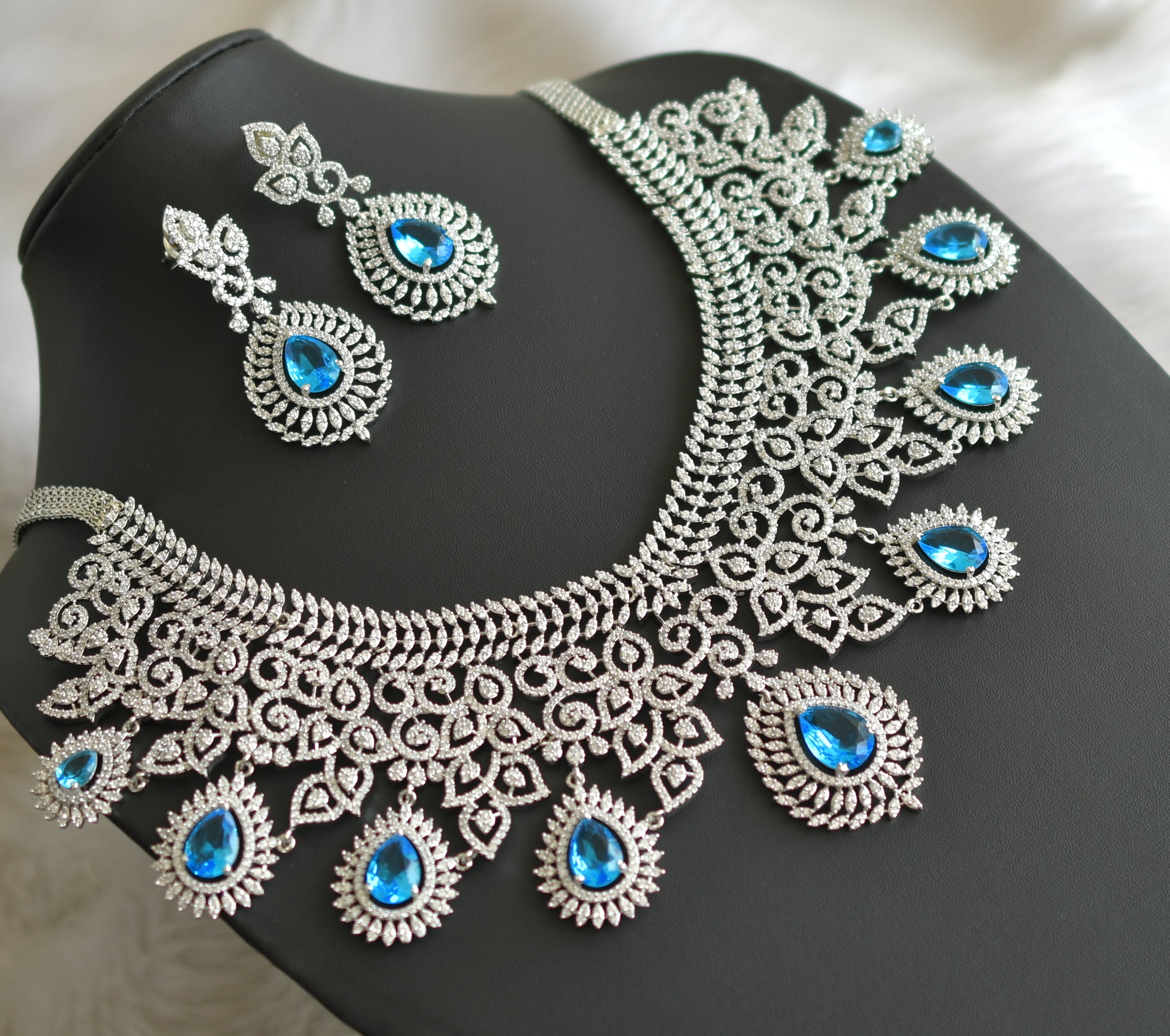 Blue Diamond Necklace Set - Party Necklace - Gift for Wedding - Melina  Luxury Necklace Set by Blingvine